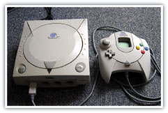 La Dreamcast, sa manette et sa carte mémore
